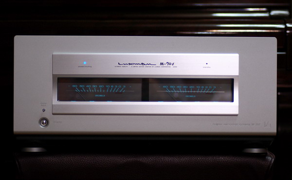 LUXMAN M-70fc LUX炵ӂ悩ȃ^b`͎cĂ邯ǁAfUĈƂVČIɈڂςĂAq܂ŐĂƂ𑜂̔oĂB]薾邢TEhɂȂĂāAWÂ