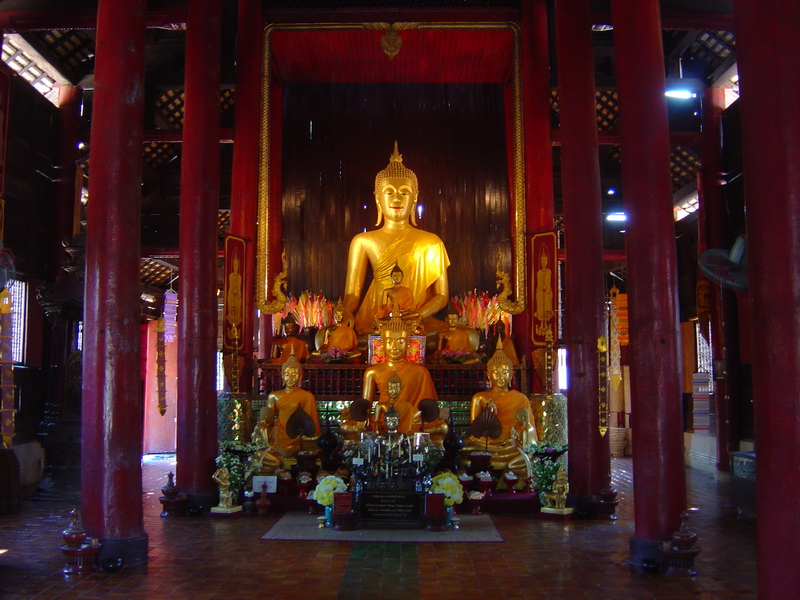 秀麗な仏像。全部仏陀。現地に滞在する人は参拝するといい。