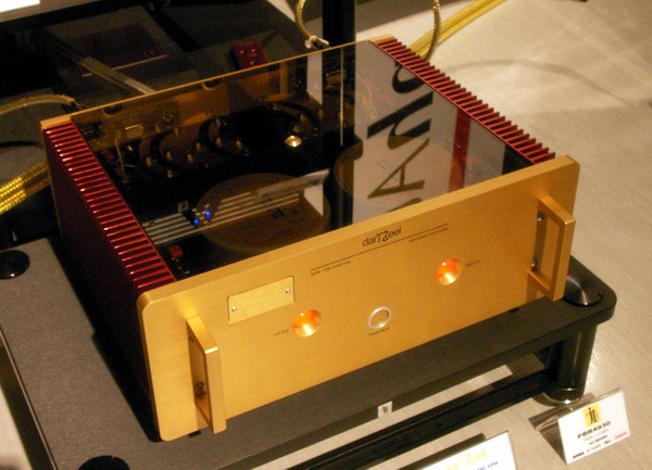 darTZeel:NHB-108 上面はガラスです。音響特性がよいらしい。