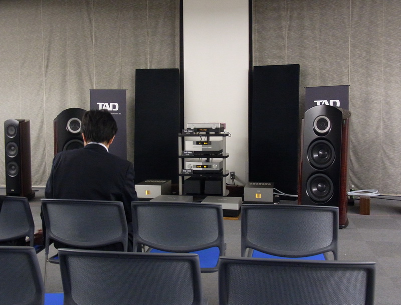 プレイヤー:D600、プリアンプ:C600、パワーアンプ:M600